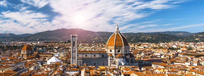Trip Florenz Stadt Urlaub Florenz - (italienisch Firenze) ist die Hauptstadt der Region Toskana. Sie liegt am Fluss Arno und ist mit über 370.000 Einwohnern die achtgrößte Stadt Italiens.